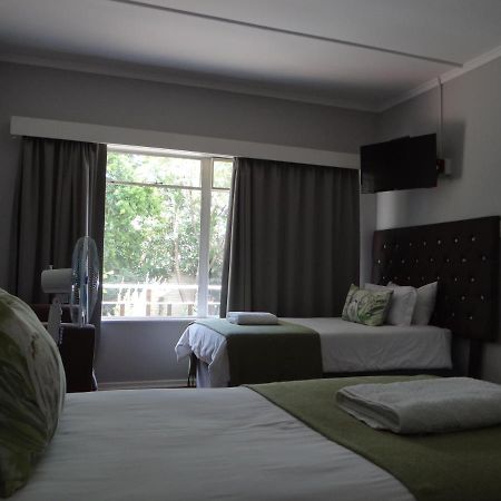 CREDO Guest House Bloemfontein Extérieur photo