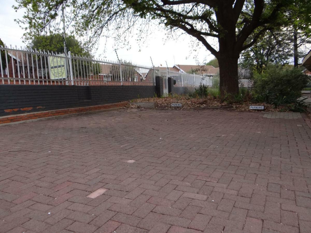 CREDO Guest House Bloemfontein Extérieur photo