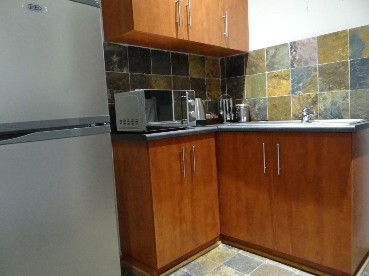 CREDO Guest House Bloemfontein Extérieur photo