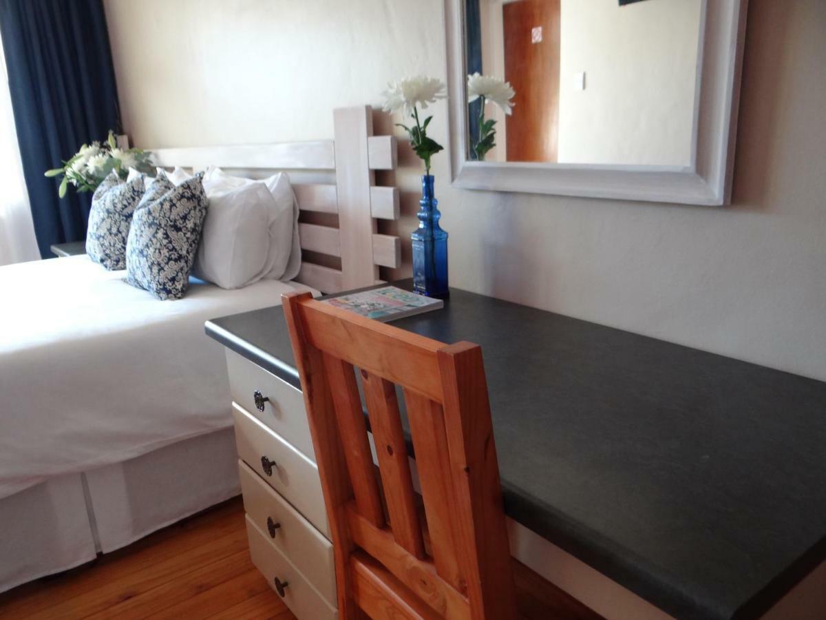 CREDO Guest House Bloemfontein Extérieur photo