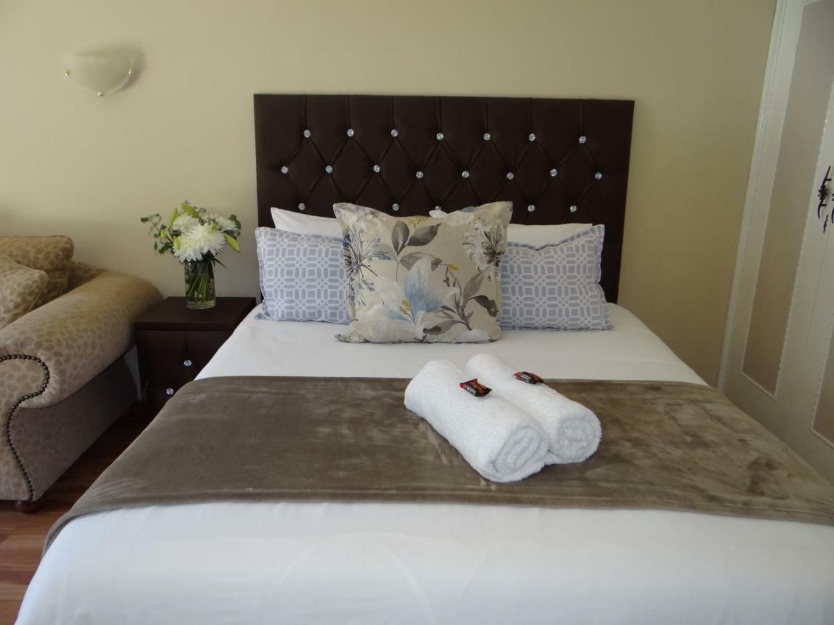 CREDO Guest House Bloemfontein Extérieur photo