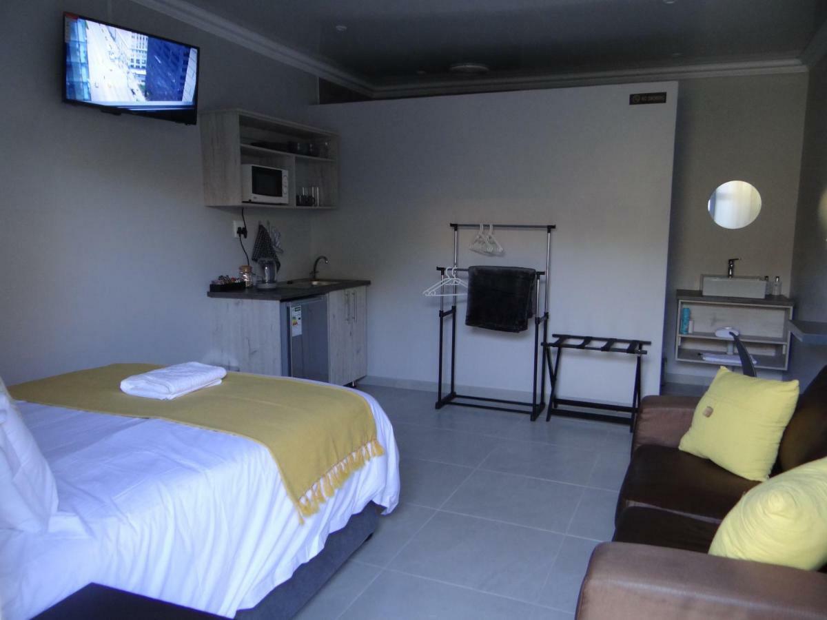 CREDO Guest House Bloemfontein Extérieur photo