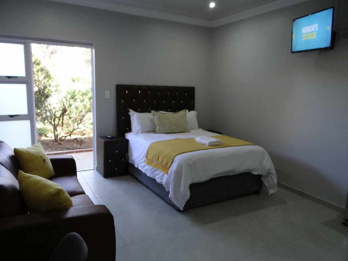 CREDO Guest House Bloemfontein Extérieur photo