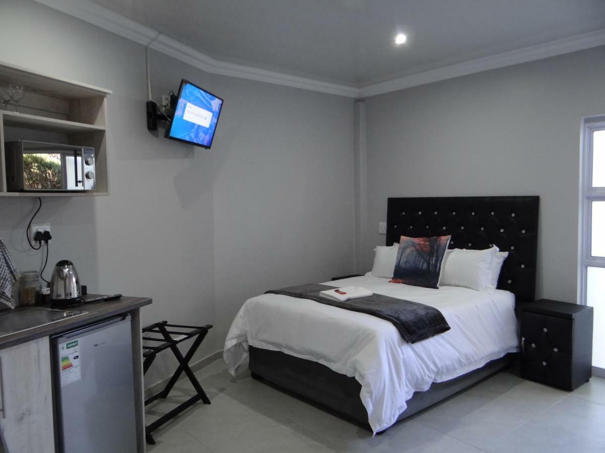CREDO Guest House Bloemfontein Extérieur photo