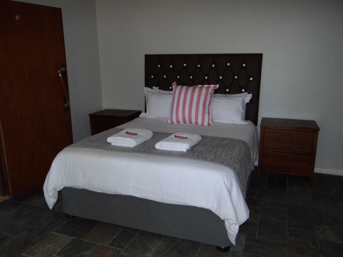 CREDO Guest House Bloemfontein Extérieur photo