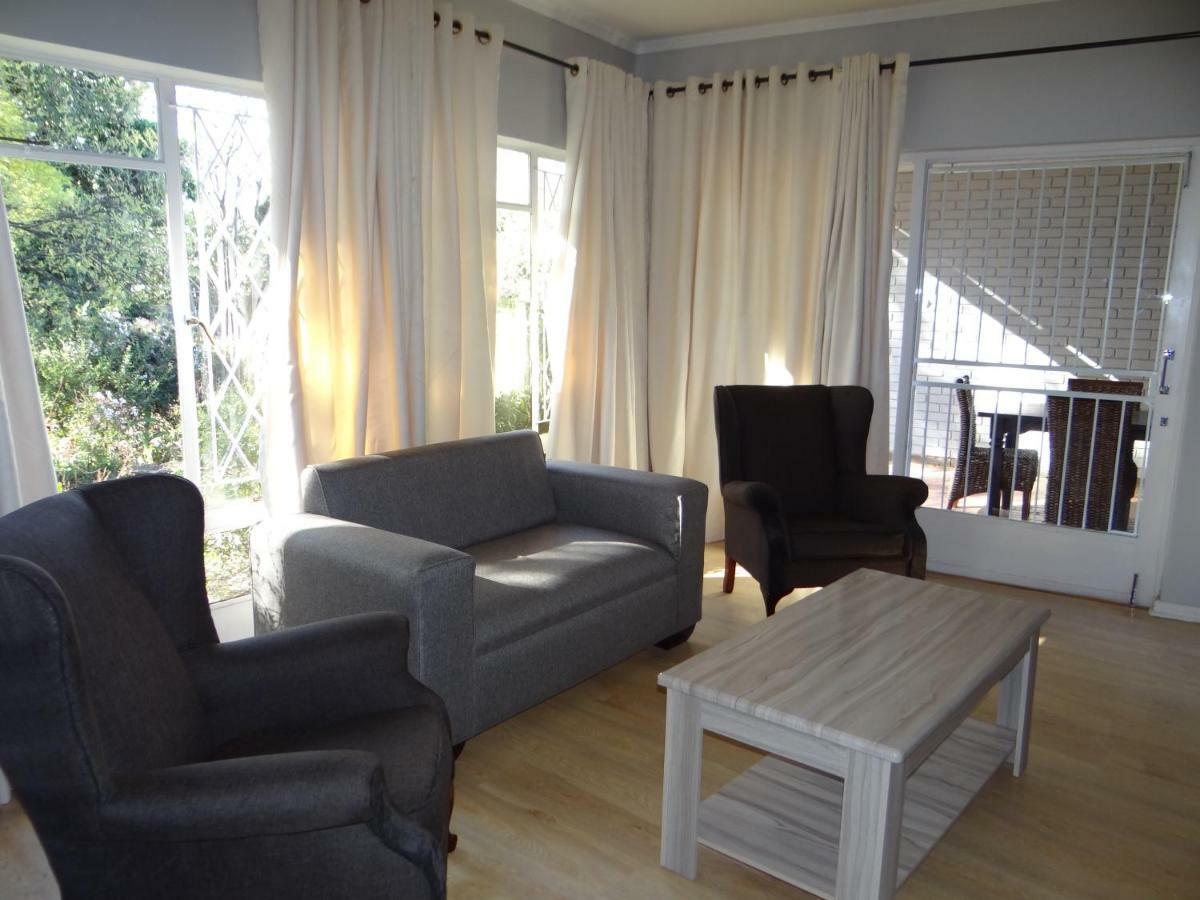 CREDO Guest House Bloemfontein Extérieur photo