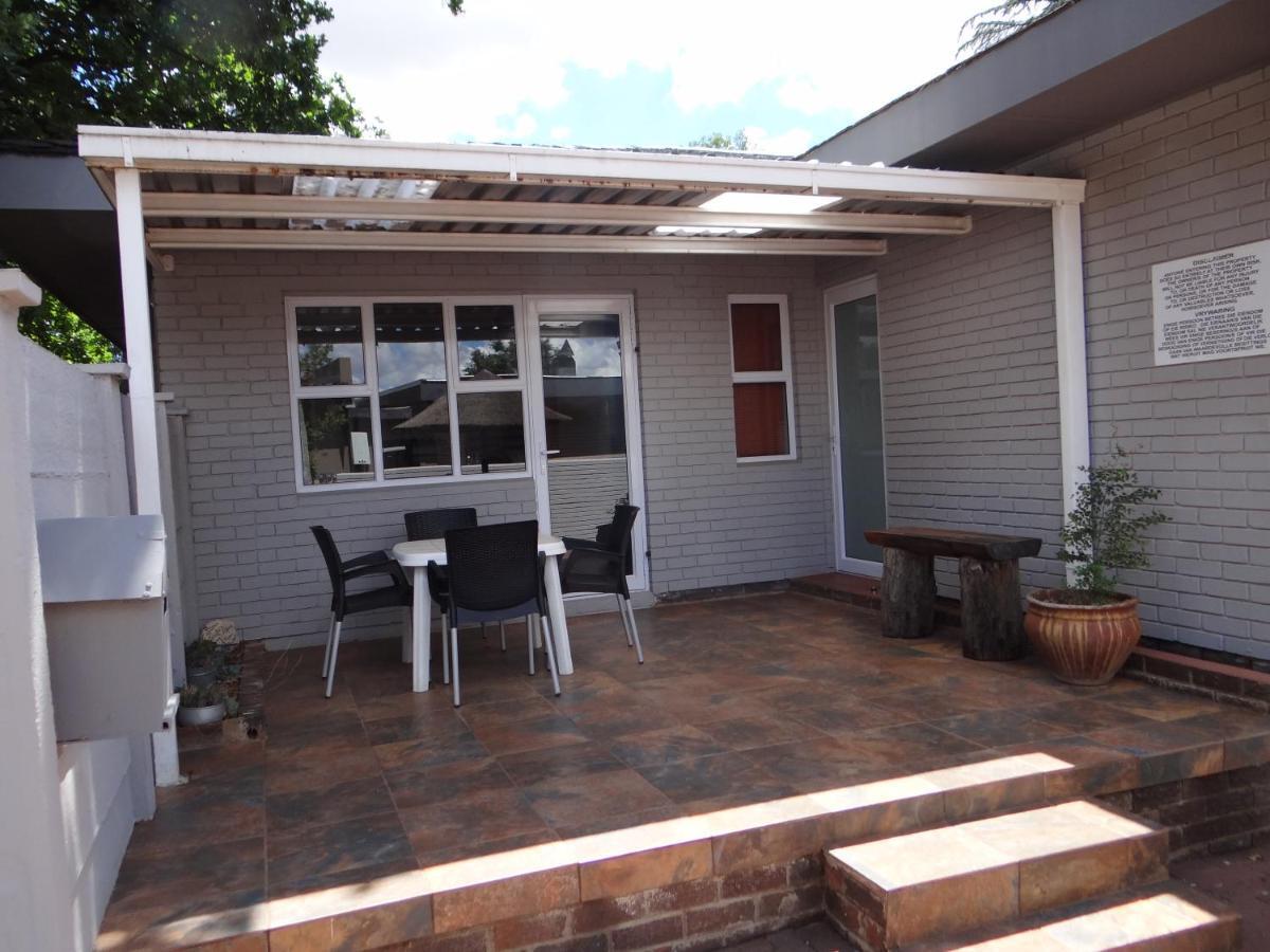 CREDO Guest House Bloemfontein Extérieur photo