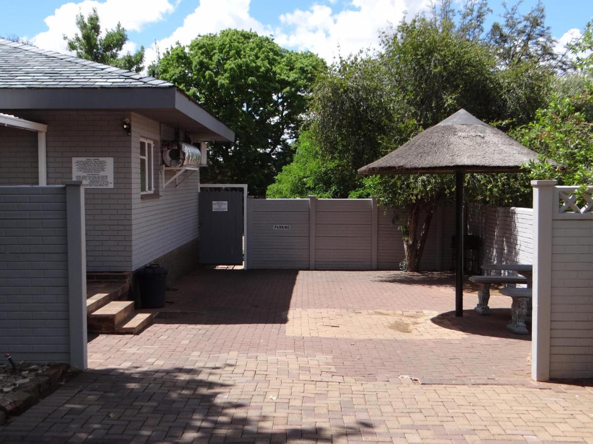 CREDO Guest House Bloemfontein Extérieur photo