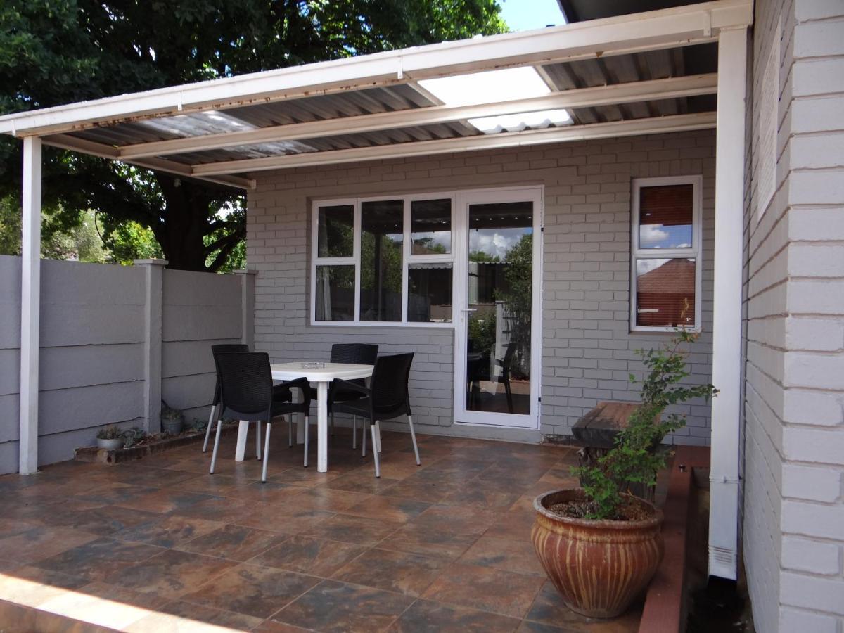 CREDO Guest House Bloemfontein Extérieur photo